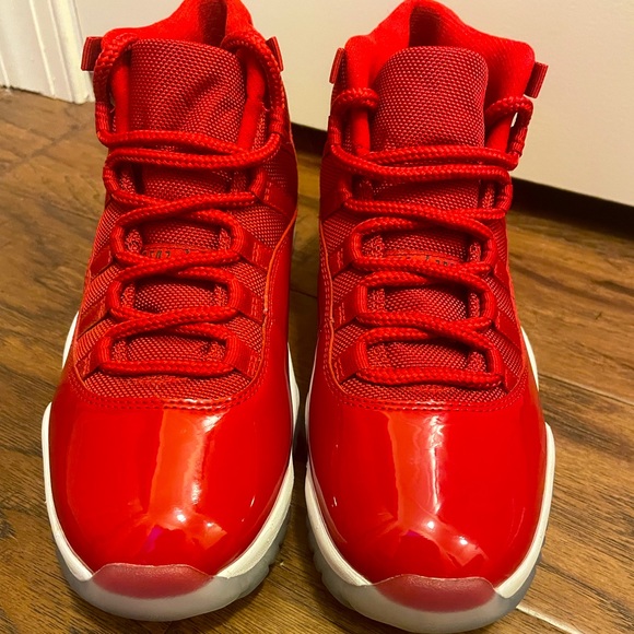 Jordan Other - jordan win like 96 no box so i’ll lower the price